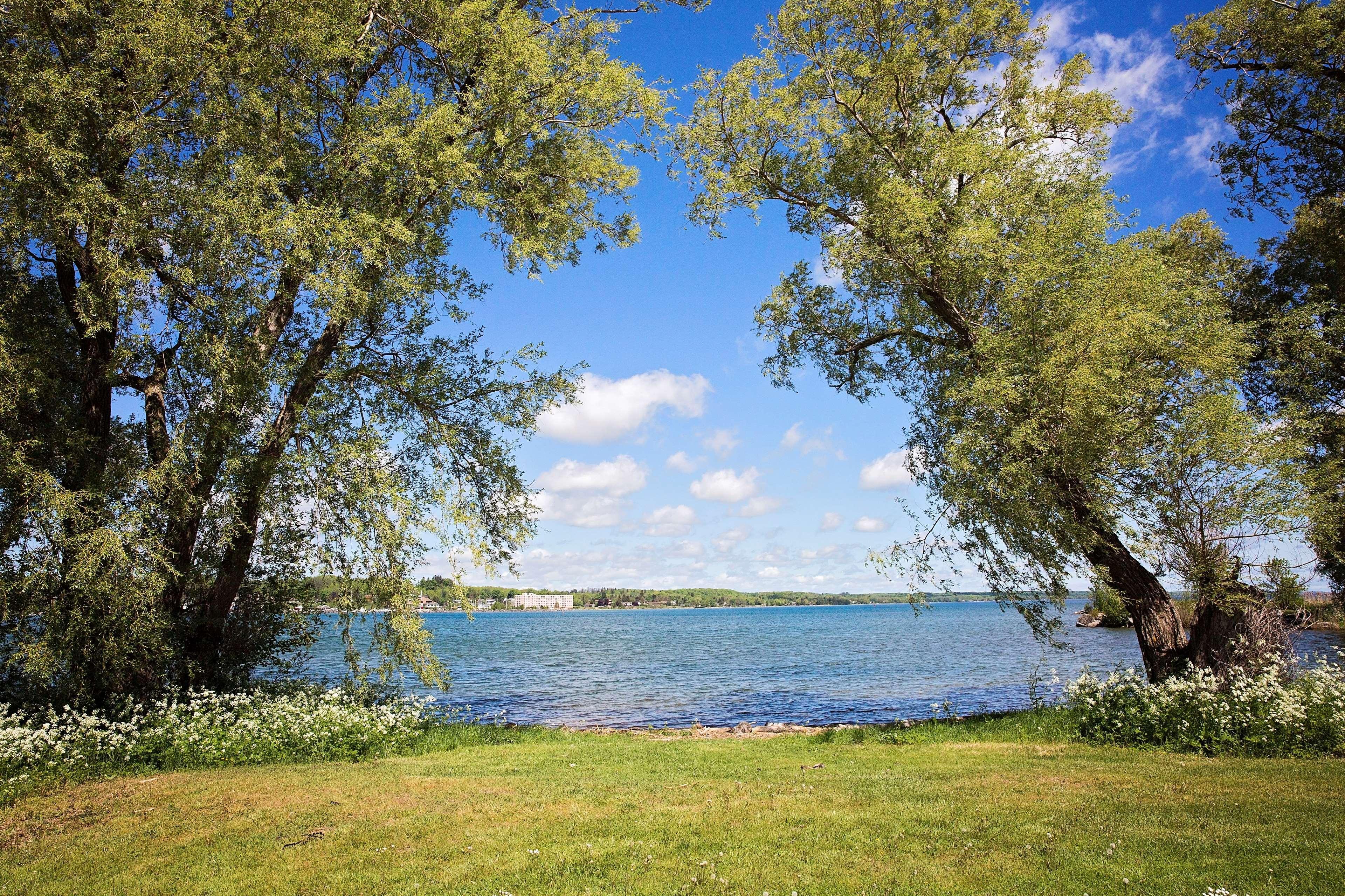 Best Western Inn On The Bay Оуен Саунд Екстериор снимка