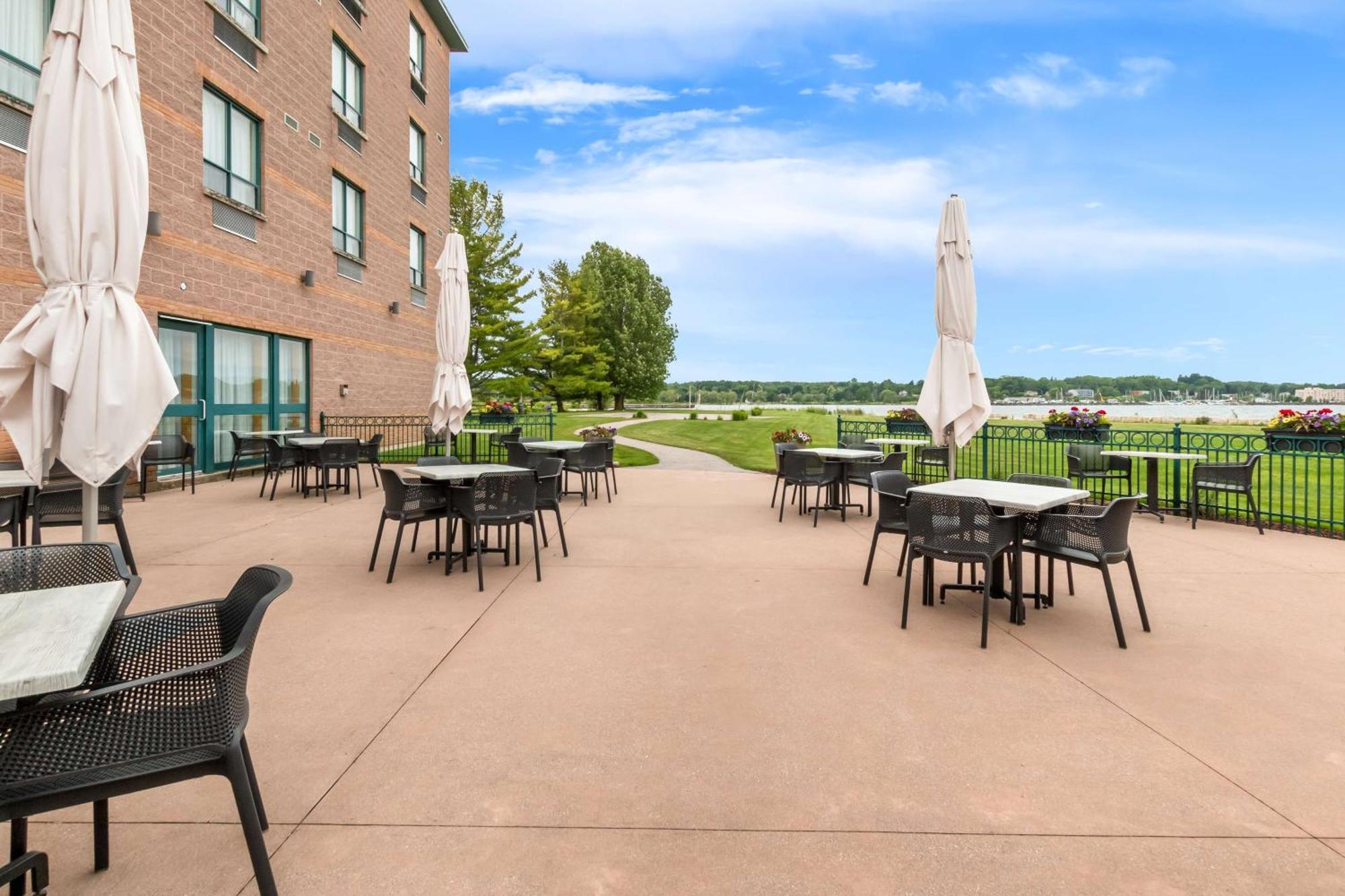 Best Western Inn On The Bay Оуен Саунд Екстериор снимка