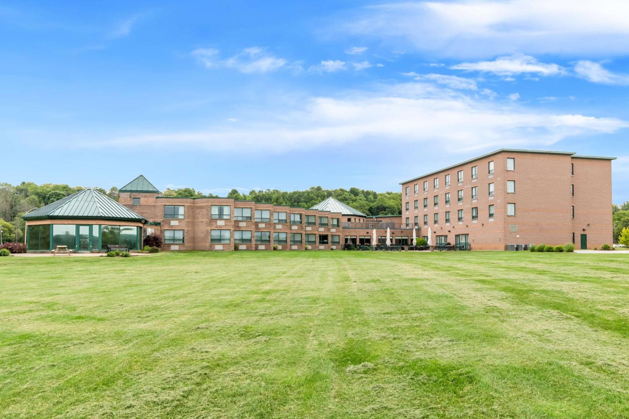 Best Western Inn On The Bay Оуен Саунд Екстериор снимка